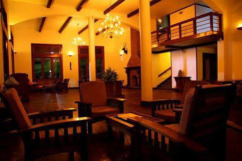 Oak Field Resort Munnar Buitenkant foto