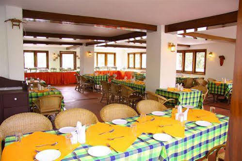 Oak Field Resort Munnar Buitenkant foto
